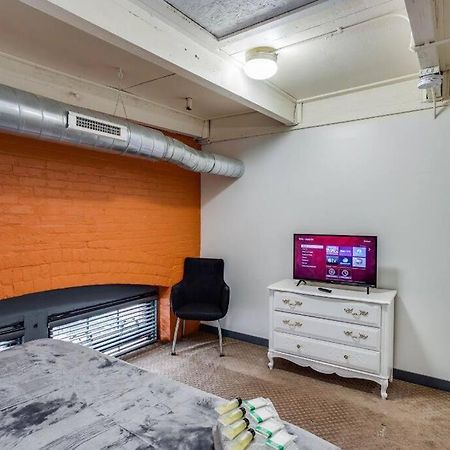 Апартаменты Centric Modern Loft W/ King Beds Рочестер Экстерьер фото