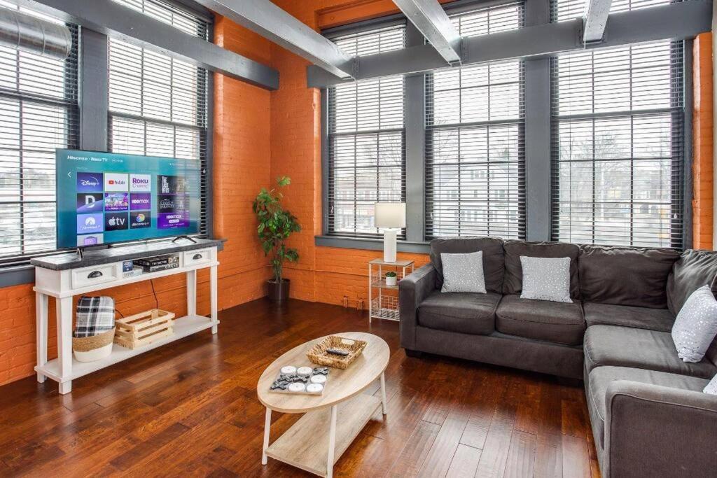 Апартаменты Centric Modern Loft W/ King Beds Рочестер Экстерьер фото