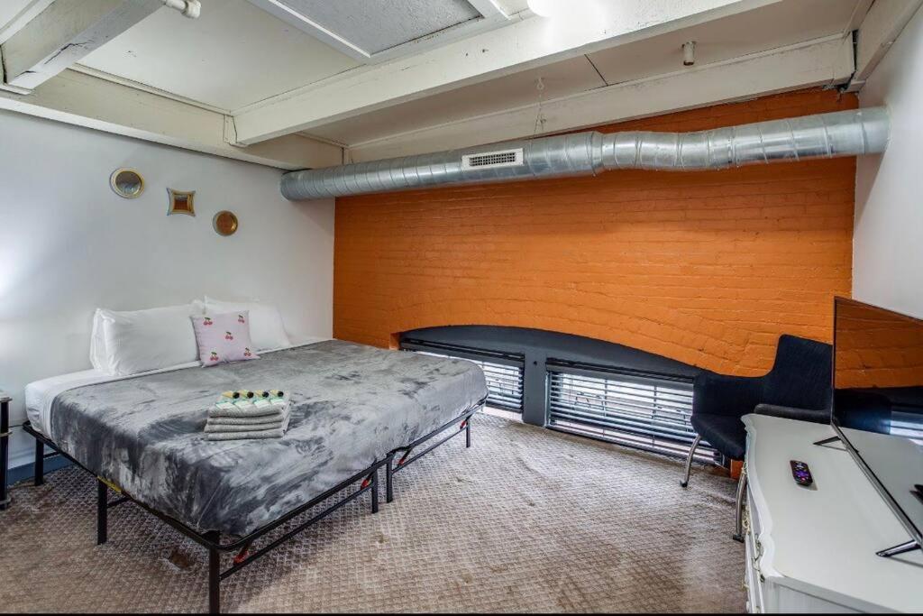 Апартаменты Centric Modern Loft W/ King Beds Рочестер Экстерьер фото