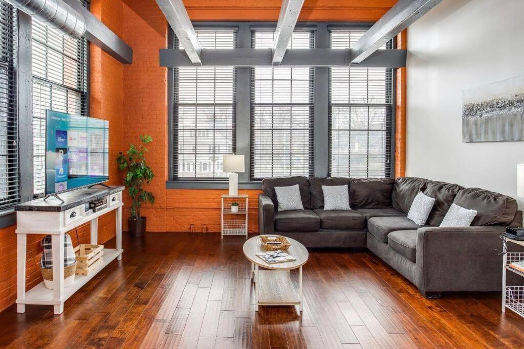 Апартаменты Centric Modern Loft W/ King Beds Рочестер Экстерьер фото
