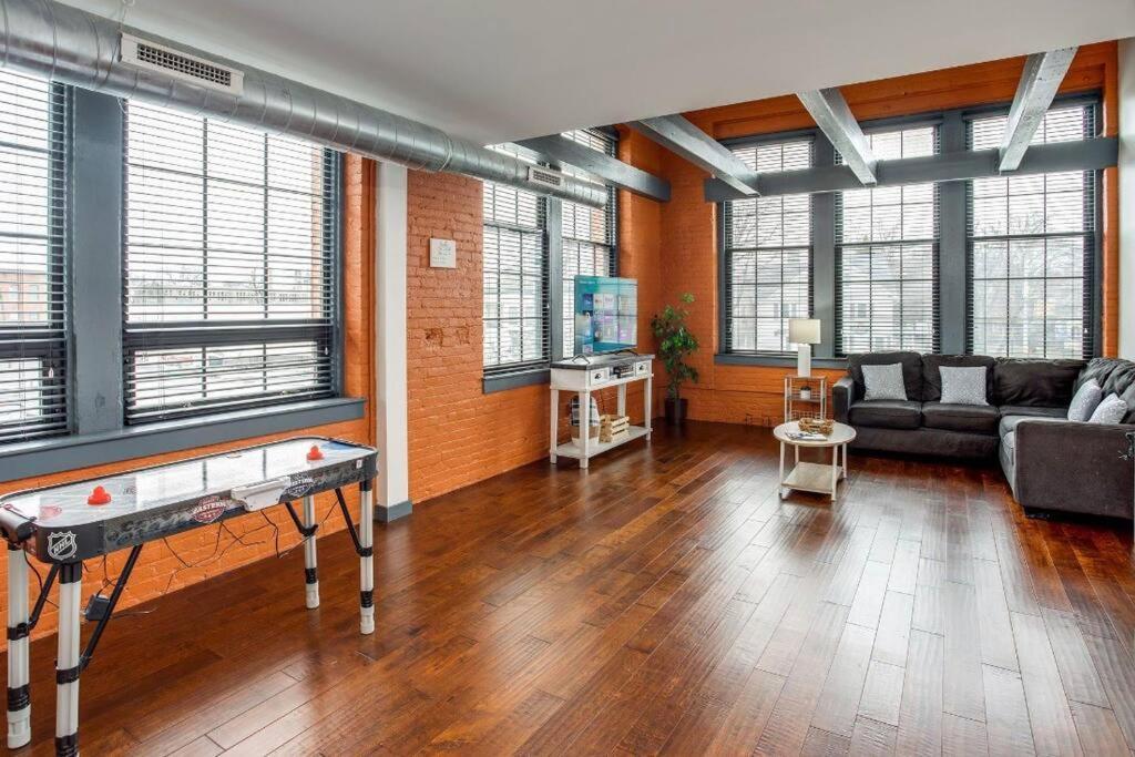 Апартаменты Centric Modern Loft W/ King Beds Рочестер Экстерьер фото